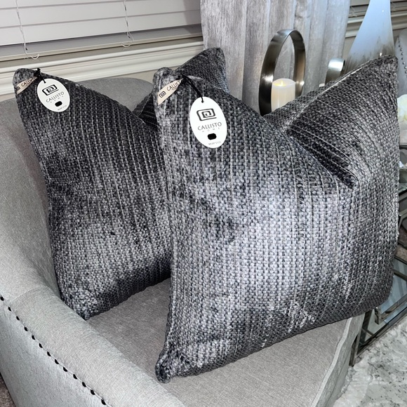 1-NWT CALLISTO HOME FUR/VELVET DECORATIVE PILLOW (Read description for details) - Picture 16 of 17